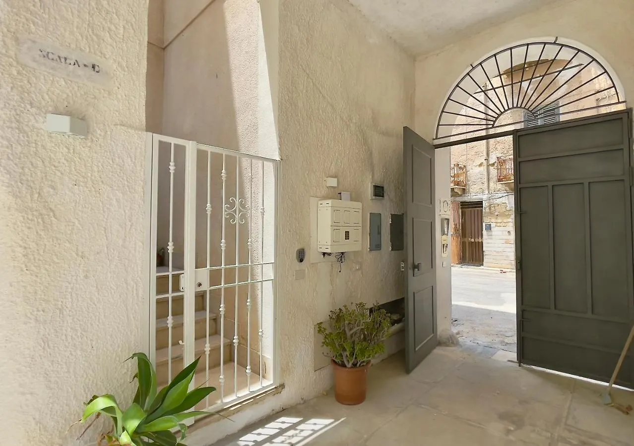 La Corte Dei Colombi - Guest House Marsala